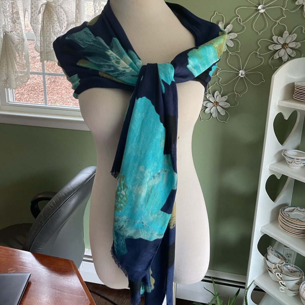 Liz Claiborne Aqua blue and green Scarf! - Picture 3 of 5